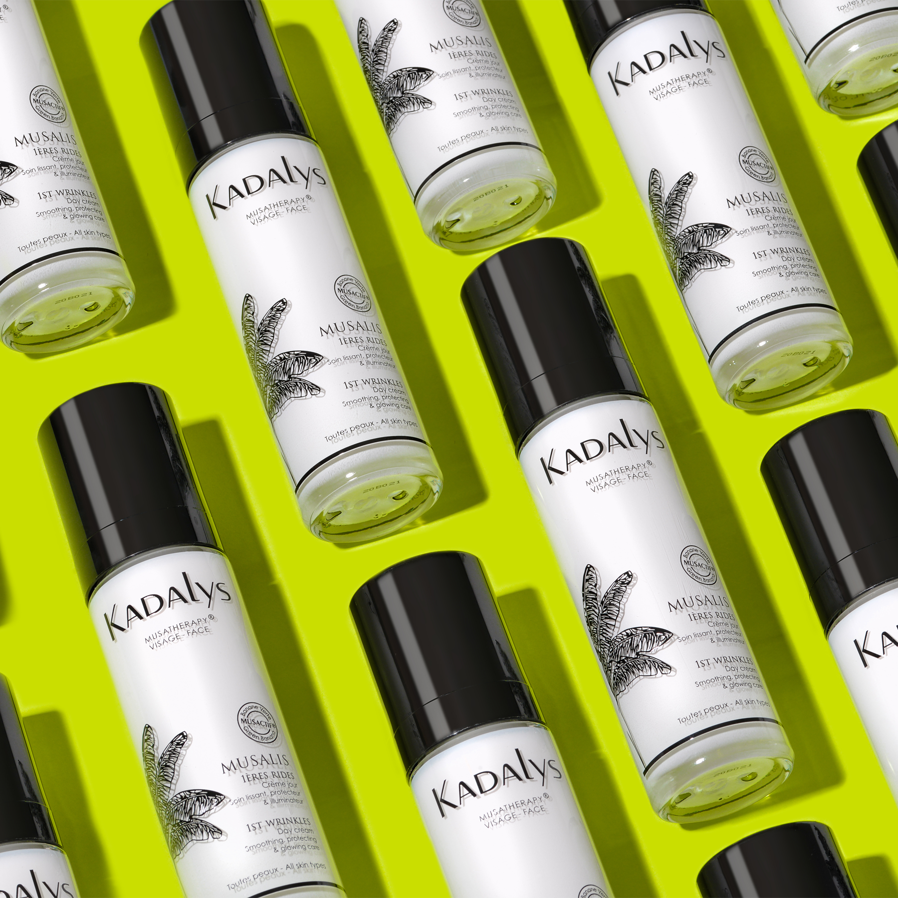 Smoothing day cream to address first signs of aging